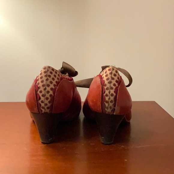 Size 6 poetic license leather red heels - Picture 2 of 4